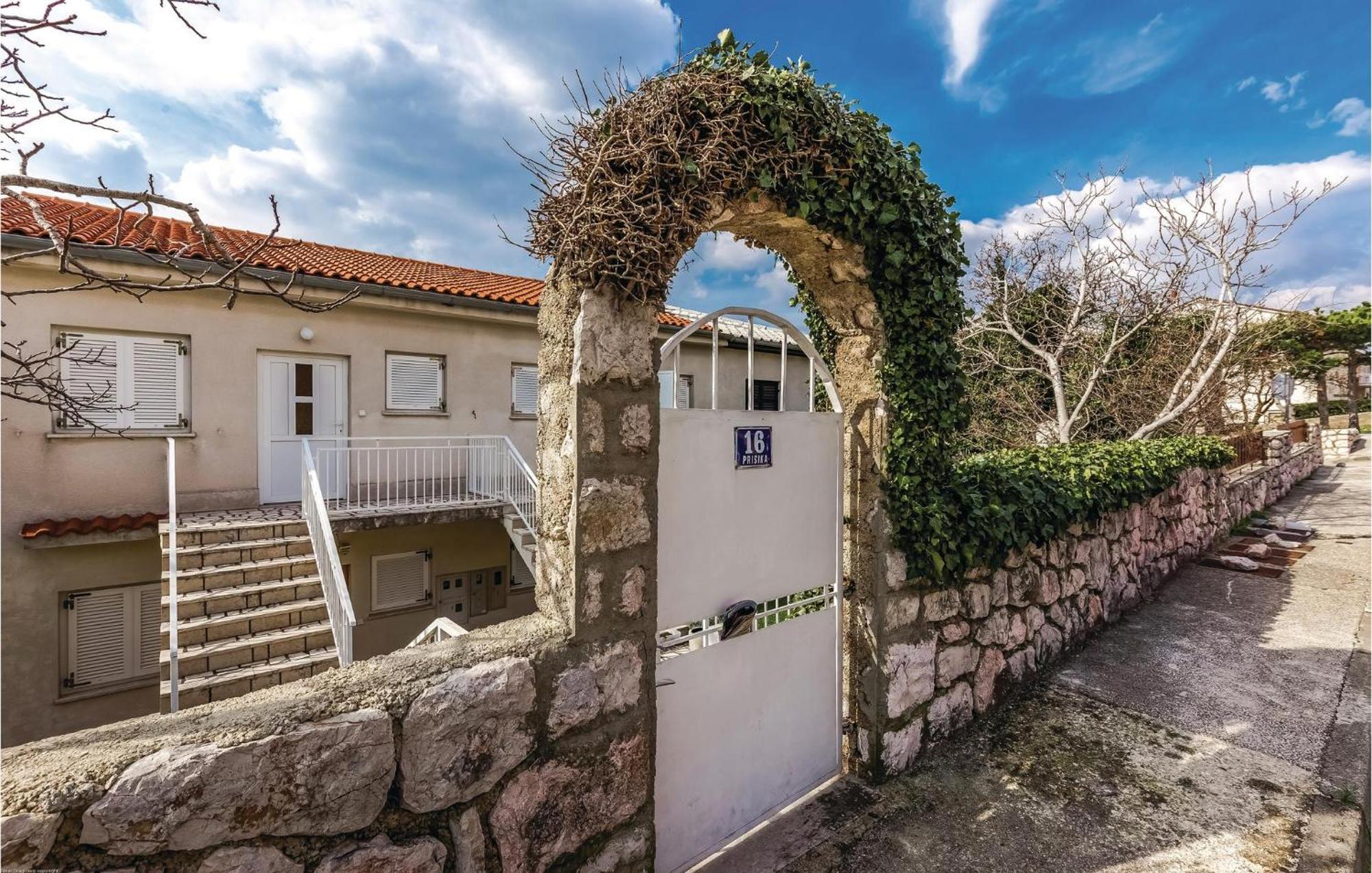 Lovely Apartment In Novi Vinodolski With Wifi Exterior foto
